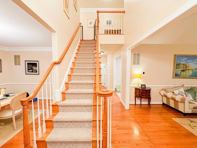 Photo - Lavish 4 Bed 3.5 Bath Home With Sunroom & Large Recreation Room In Desired South Riding