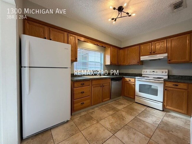 Photo - 1300 Michigan Ave