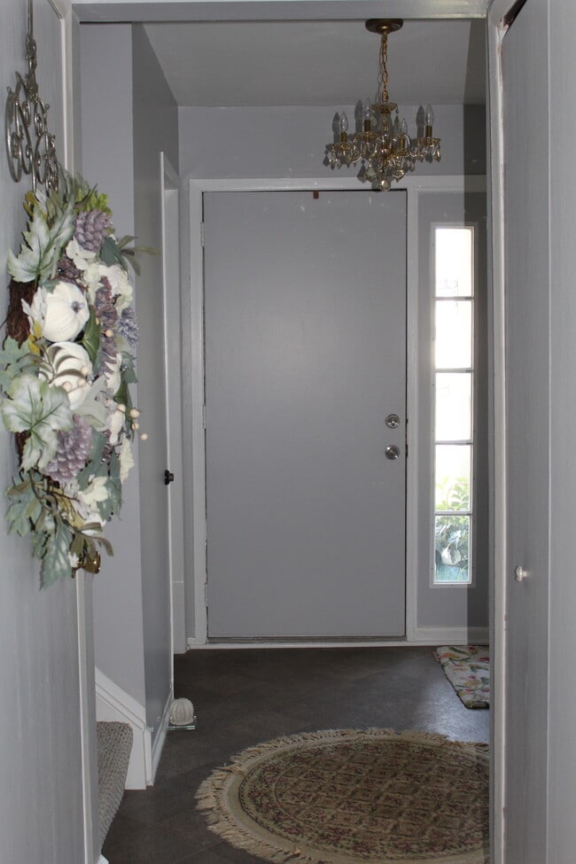 Photo - 42169 Gladwin St