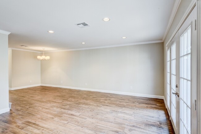Photo - 5869 Valley Forge Dr Unit 102
