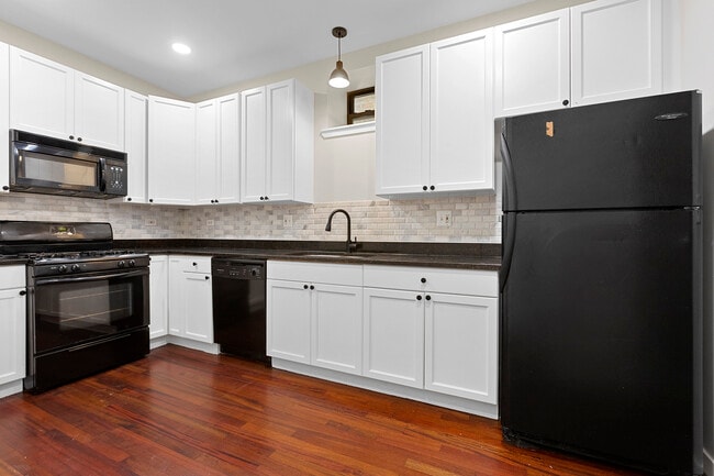 Photo - 613 N Racine Ave Unit 1