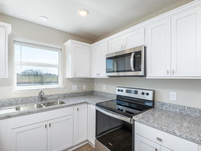 Photo - 915 Ash St NE