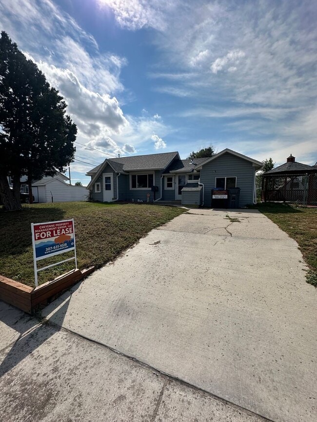 Building Photo - 2 BEDROOM, 1 BATHROOM SINGLE FAMILY HOME