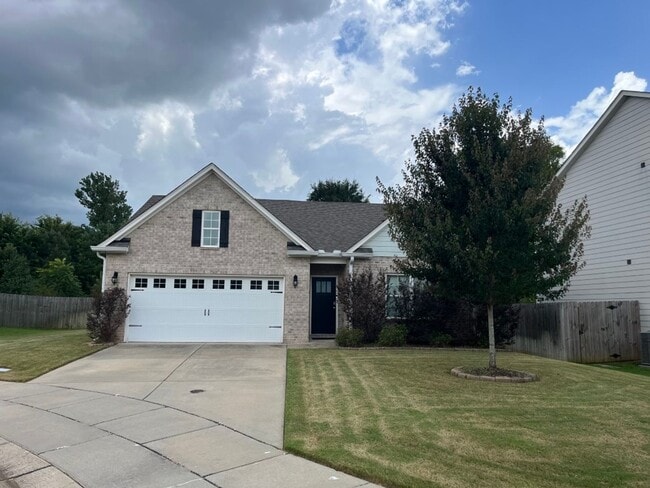 Building Photo - Move in Ready: 4 bedroom- 2 bath Beauty! Appliances Included
