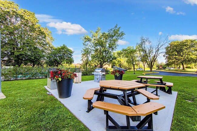 225 Van Horne Apartments