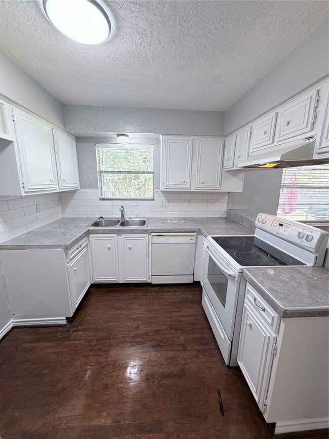 Photo - 1802 Oaklawn St