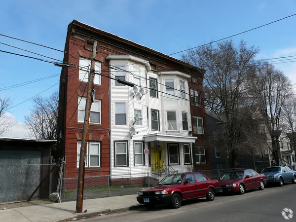 Building Photo - 83 Hallock St Rental