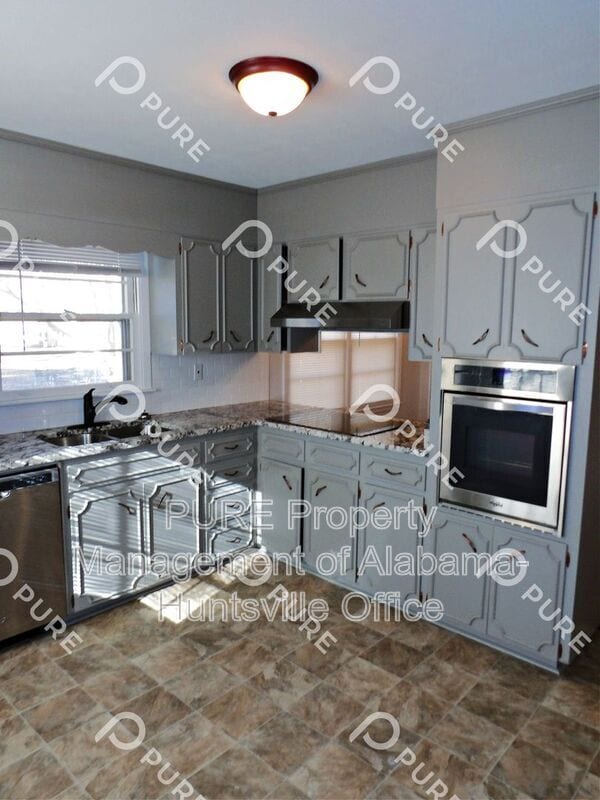 Photo - 1003 Heard Ct SE