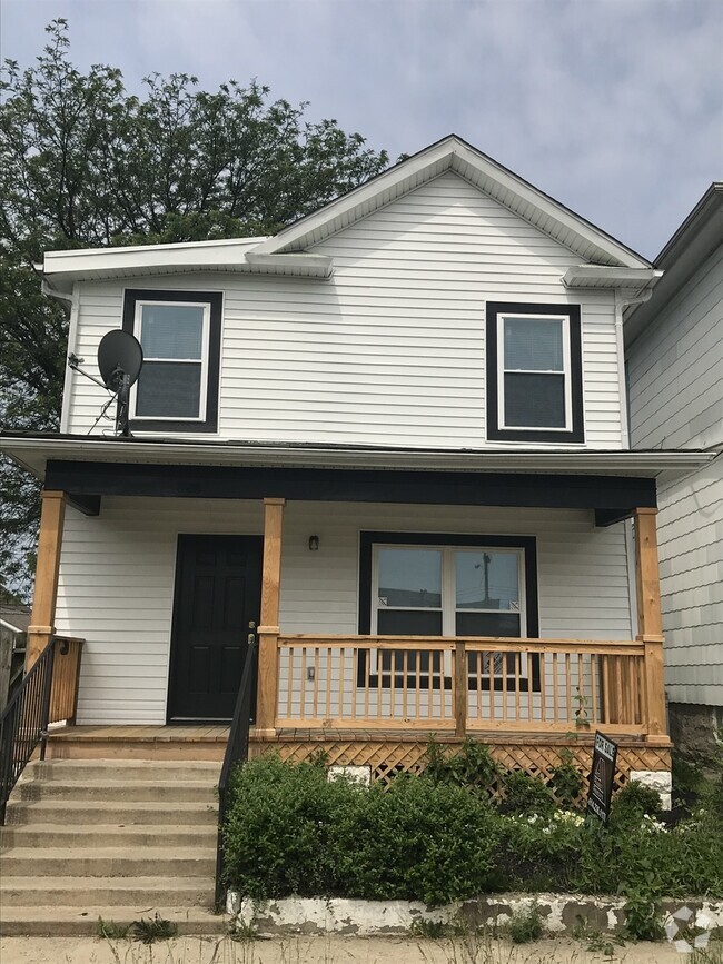 Building Photo - Beautifully renovated home in King-Lincoln