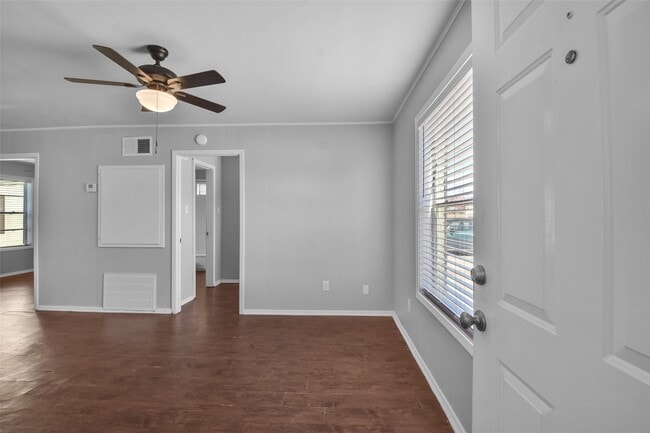 Building Photo - 1507 Broadmoor Dr Unit D Rental