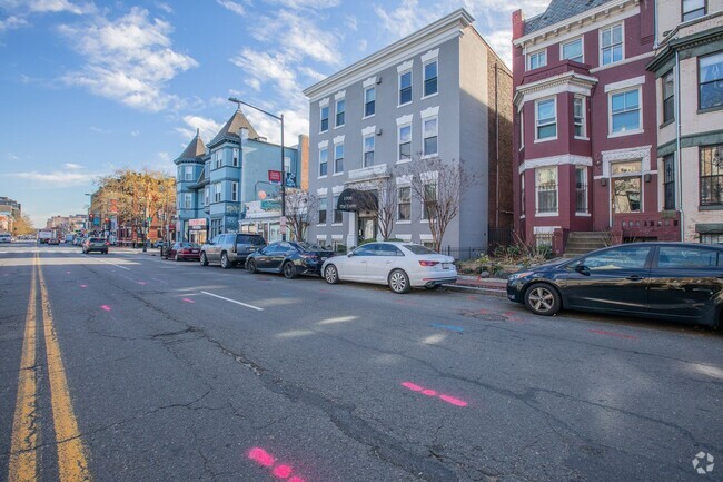 Building Photo - Lovely 1 BR/1 BA Condo in Dupont Circle!