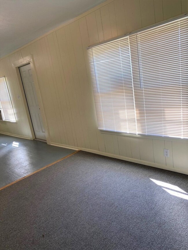 Photo - 485 Old Hwy 90 E