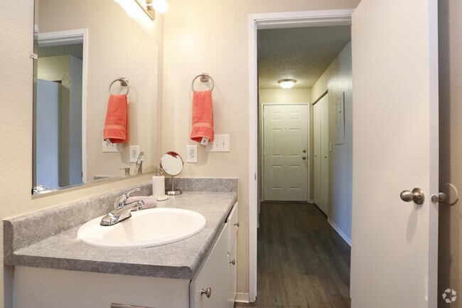 Bathroom/Hallway