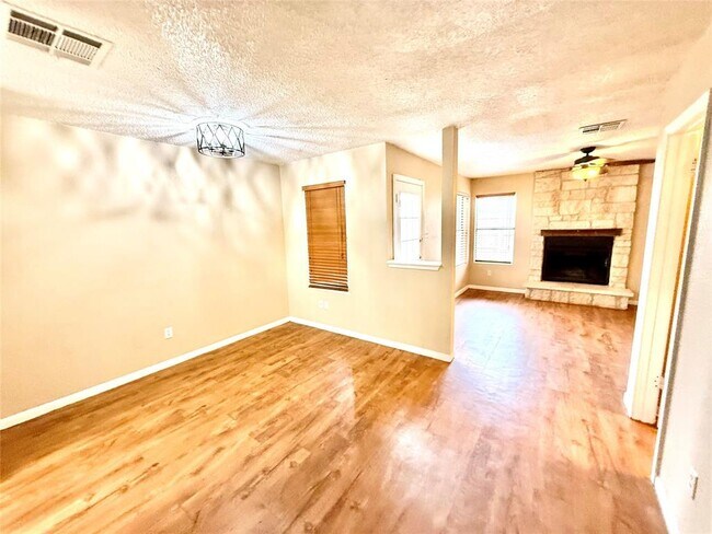Photo - 8811 Schick Rd