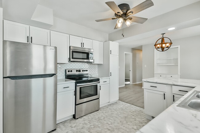 Photo - 1828 Juniper Ln