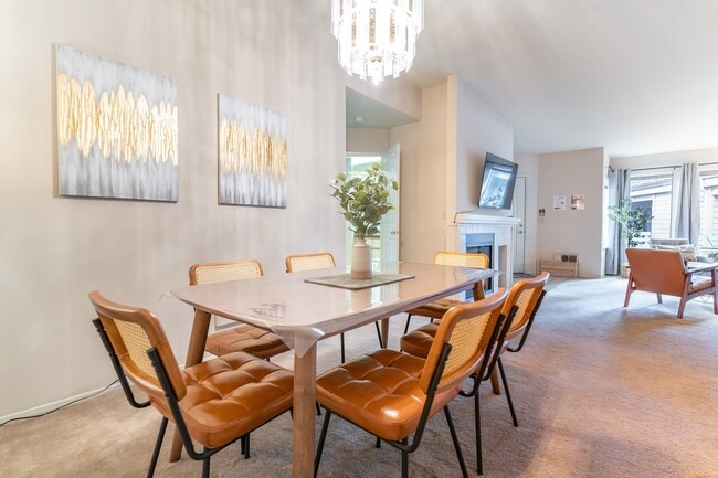 Photo - 1326 Bellevue Way NE Unidad 6