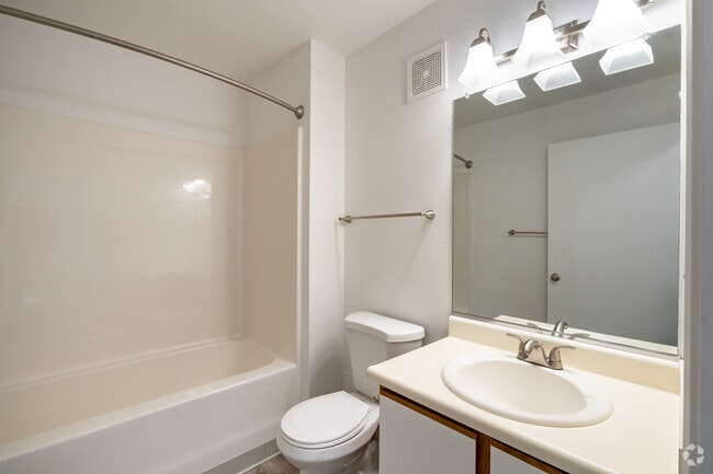 2BR, 2BA - 980SF -Bathroom