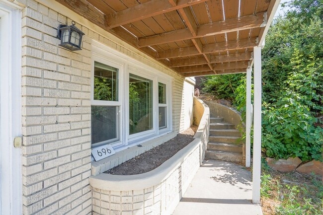 Photo - 696 N Center St