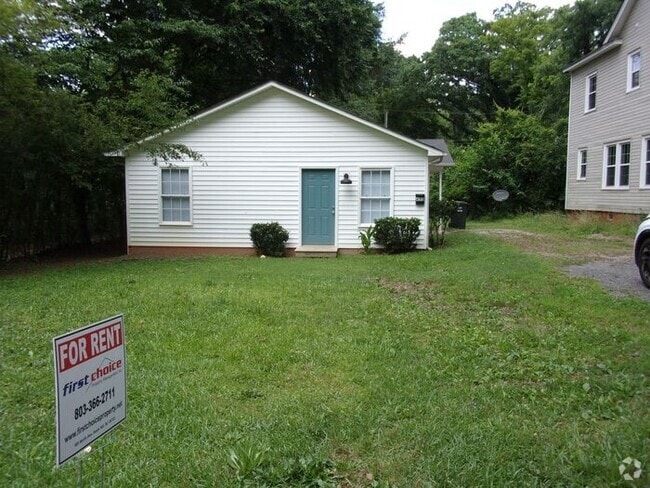 Building Photo - 3 Bedroom 2 Bath Home across from city park