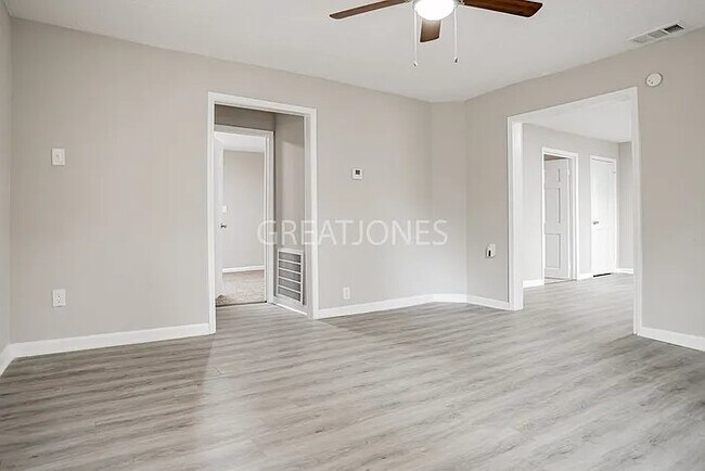 Photo - 2947 Tip Top Dr