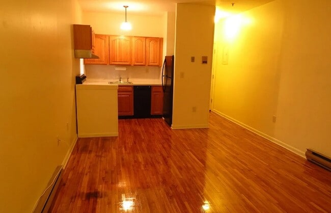 Building Photo - 533 Monroe St Unit Apt 1B