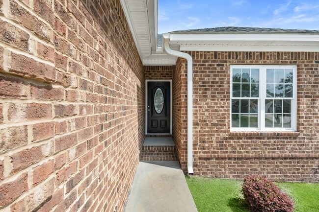Photo - 102 Ledbury Cove