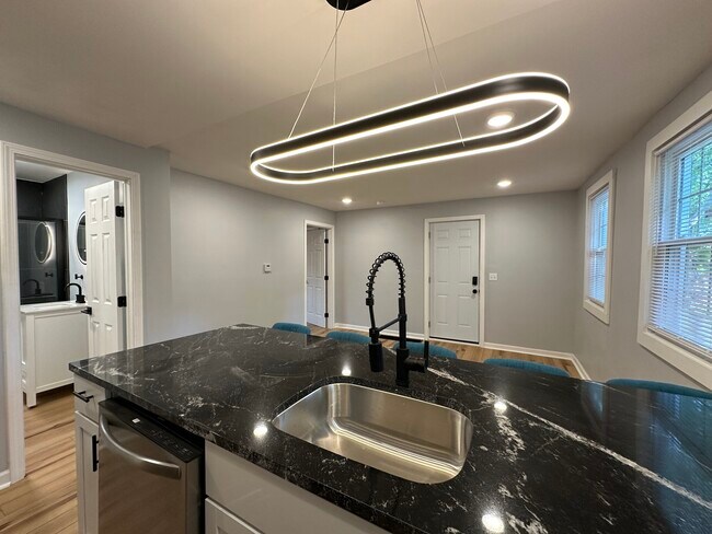 Photo - 408 E Laurel St