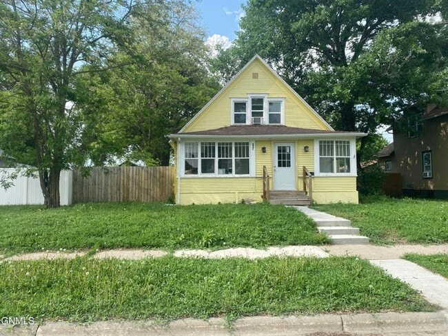 Photo - 632 2nd St SW Casa