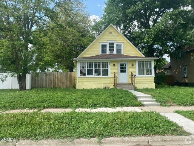 Building Photo - 632 2nd St SW Rental