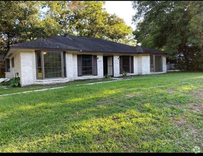 Building Photo - 2623 N Woodloch St Rental