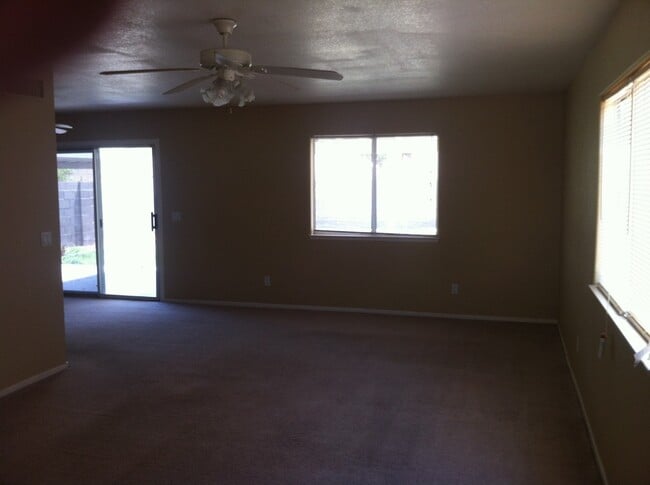 Photo - BEAUTIFUL 1,261 SQ FT, 2 STORY, 3BD, 2.5 BTH, 2 CAR GARAGE, LOCATED NEAR PARK, SHOPPING AND SCHOOLS.