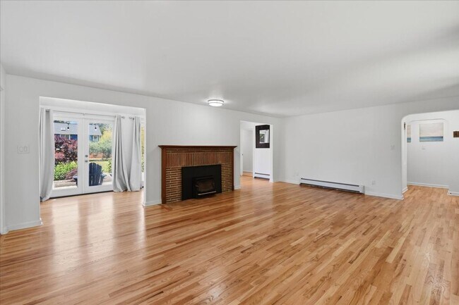 Photo - 3bd/1.75ba Shoreline Home