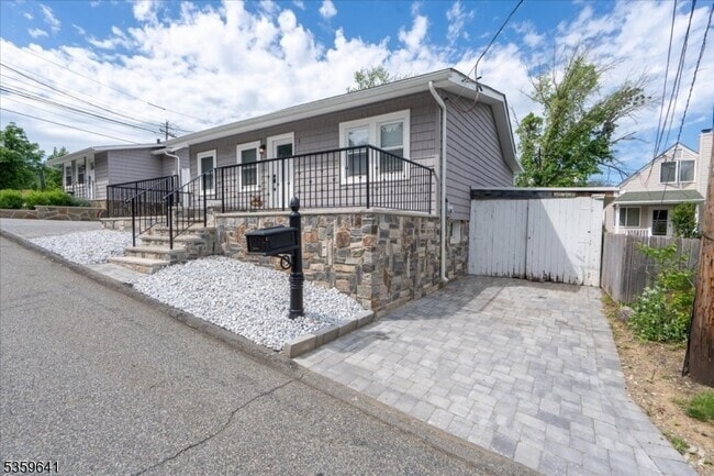Building Photo - 1 Lambert Rd Rental