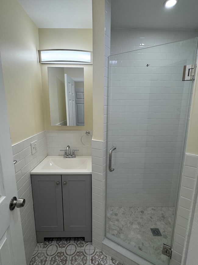 Photo - 566-568 Newark Ave Unit 2