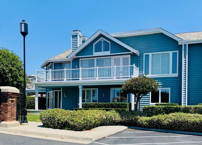 Photo - Perched above the stunning Dana Point Harbor, this gorgeous two-story condo offers breathtaking h... Unidad 19