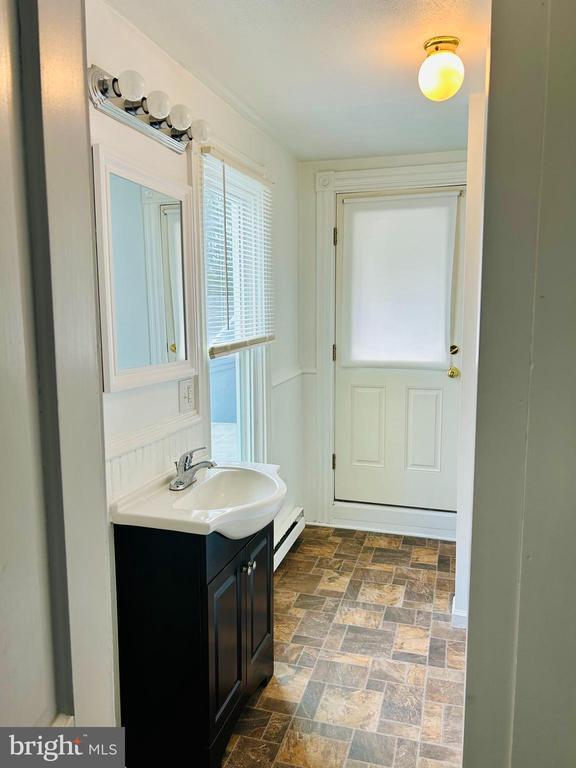 Photo - 228 N Barbara St