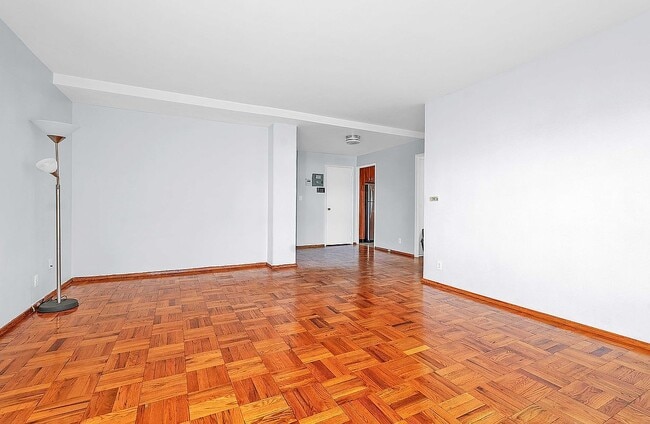 Photo - 21-80-80 33rd Rd Unidad 9C