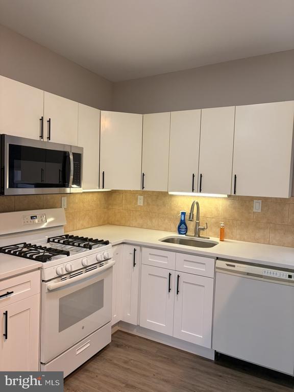 Photo - 2917 W Girard Ave