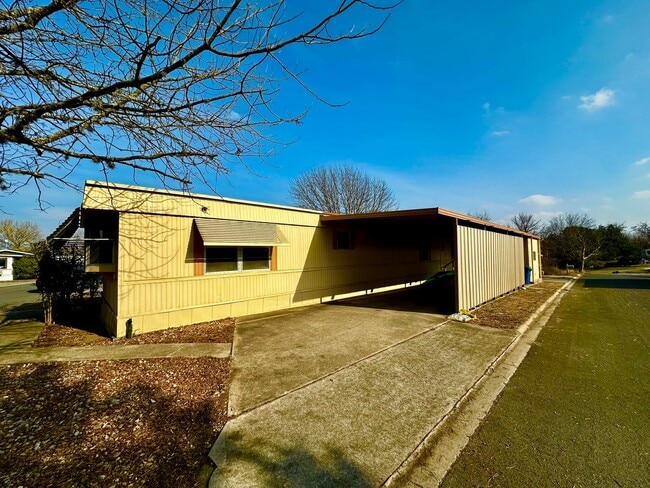 Building Photo - 2/2 Mobile Home