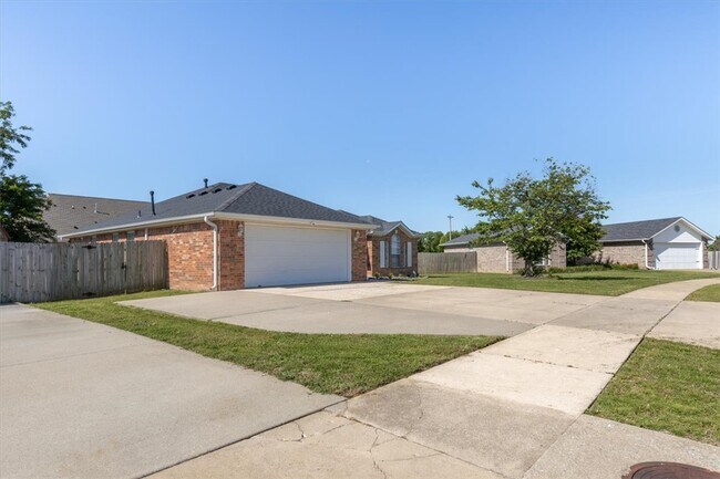 Photo - 2409 SW 17th St