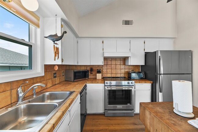 Photo - 22101 Guadalupe Dr