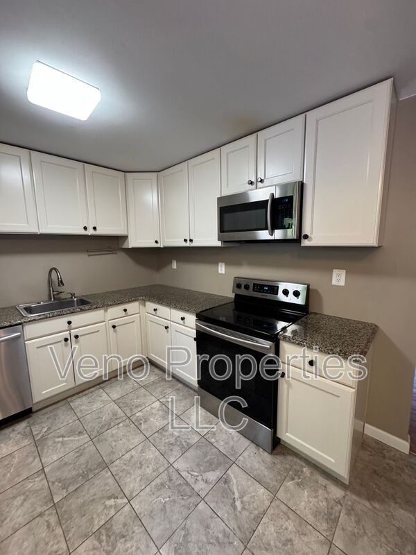 Photo - 72 Hathorn Blvd