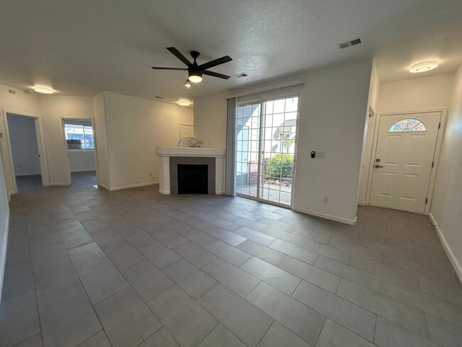 Photo - Step Into Style at This Renovated Greeley ... Unidad 2303