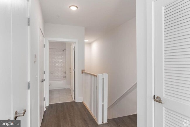 Photo - 301 W Franklin St Unidad 505