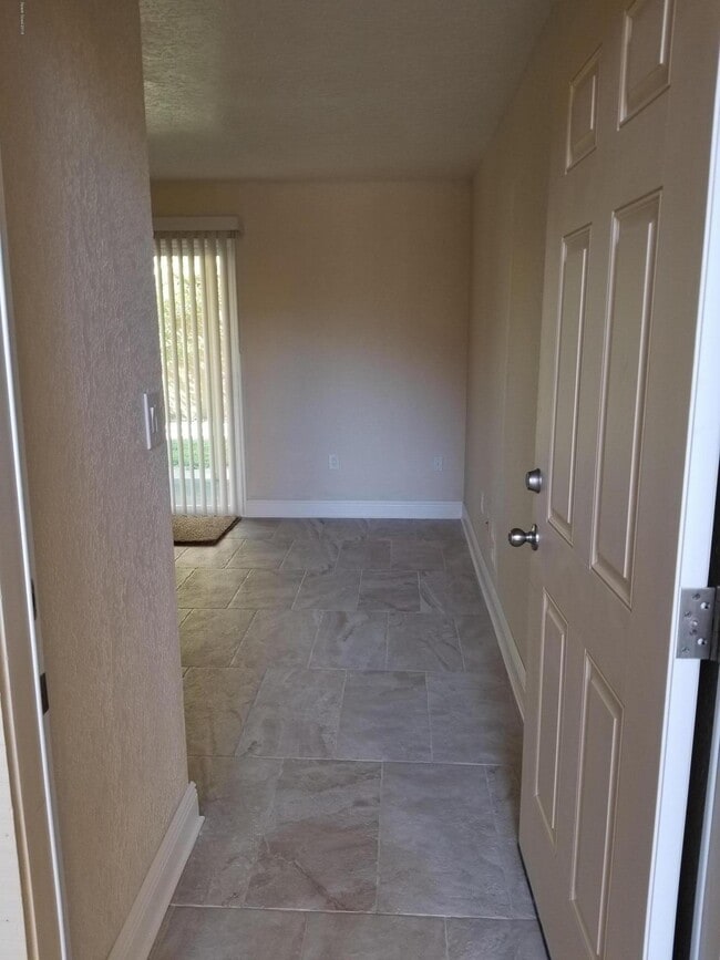 Photo - 182 Ulster Ln