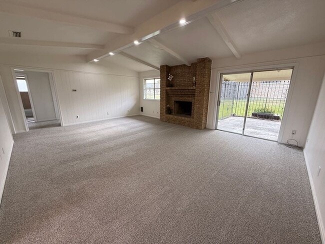 3007 Sierra Dr