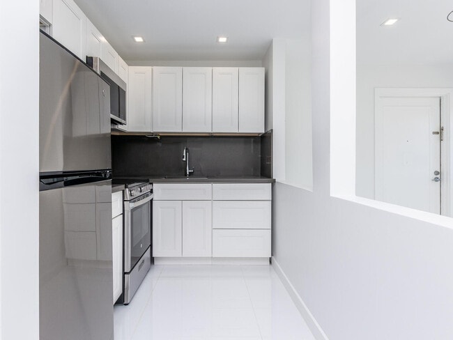 Building Photo - 2420 Diana Dr Unit 207