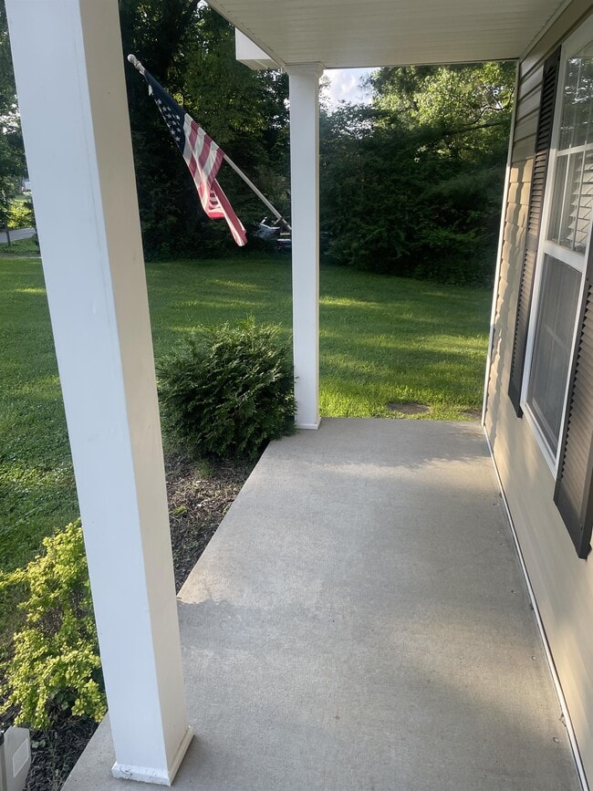 Photo - 321 Rossview Rd