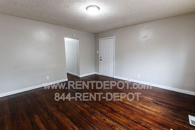 Photo - 650 E Maryland St