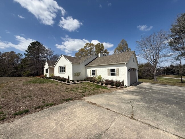 Photo - 1447 N Old Greensboro Rd